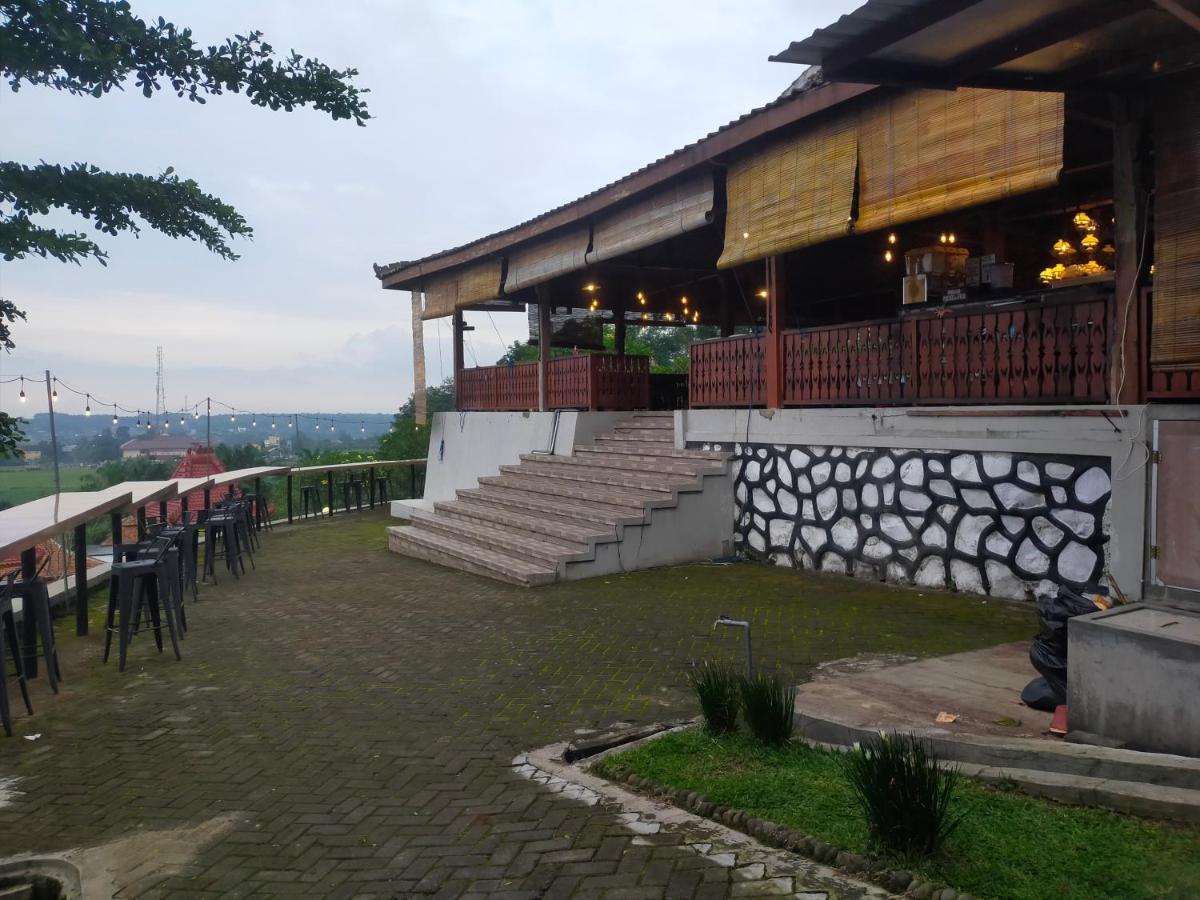 Joglo Kumpul Resort Cangkiran Ngoại thất bức ảnh