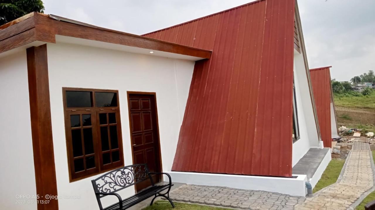 Joglo Kumpul Resort Cangkiran Phòng bức ảnh